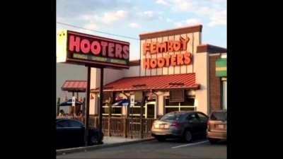 xQc visits Femboy Hooters.