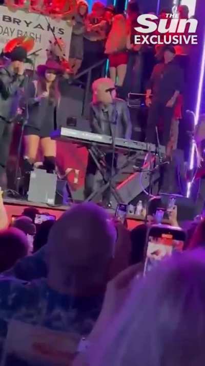 Kid Rock storms off stage at keyboardist&rsquo;s birthday