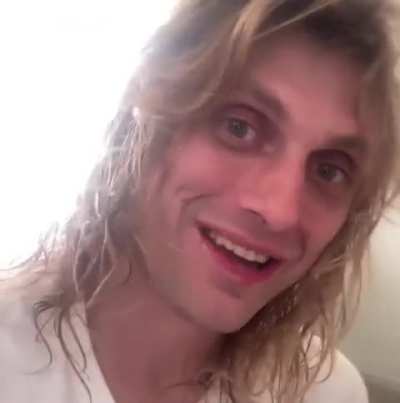 Streamer chillin&rsquo; off the meth&hellip;