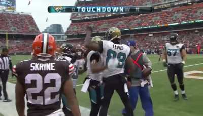 Maurice Jones-Drew throws a pass for a touchdown in 2013