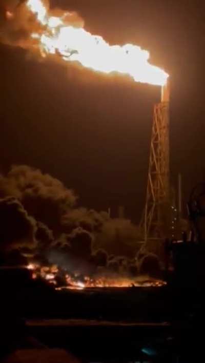 Venezuela: Yesterday in the middle of a new fuel crisis, fire erupts in Punta Cardon&rsquo;s refinery.