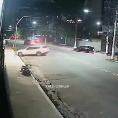 Robbers pointing a gun at suv