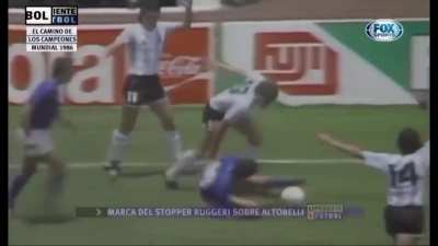 Carlos Bilardo explicando la función de los stoppers.