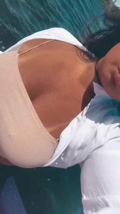 5'2'' girl with big boobs is what get daddy hard these days OC