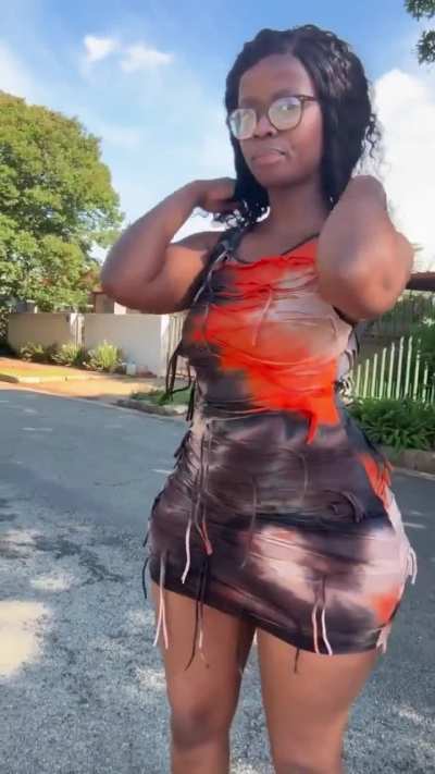Curvy Aunty