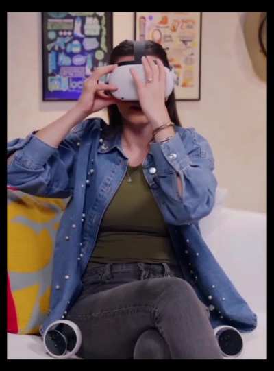 Nice things always happen when she wears VR 💦