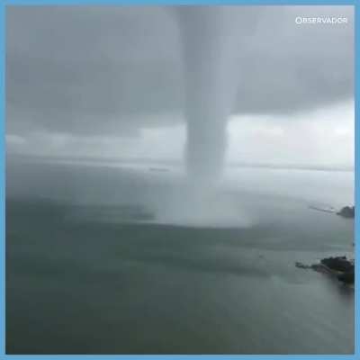 Eu tinha postado um tornado de fogo agora um de &aacute;gua