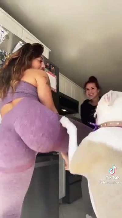 If I was a dog and had sexy ass owner!! 🐶