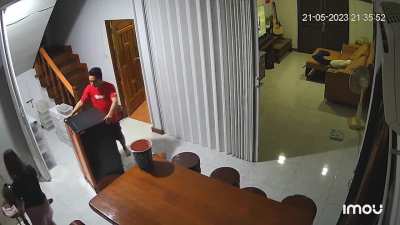Owner got suddenly attack by his cat unprovoked and no for reason
