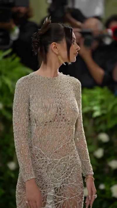 Happy birthday gorgeous Emily O'Hara Ratajkowski! 🎂🎊😘💗