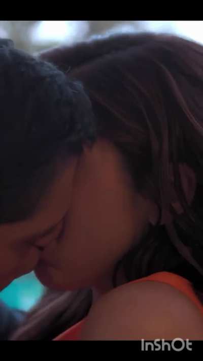 Sara ali khan enjoying her young days perfectly