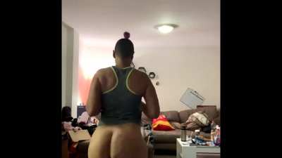 Upvote if hearing that phat ass clap gets you hard
