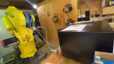 Making s&rsquo;mores #2 with an industrial robot