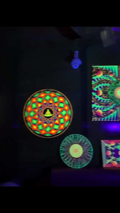 Erratic Patterns, i made these ! Uv glow paintings 👁️💧👁️