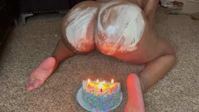 I&rsquo;m going fart in that cake 