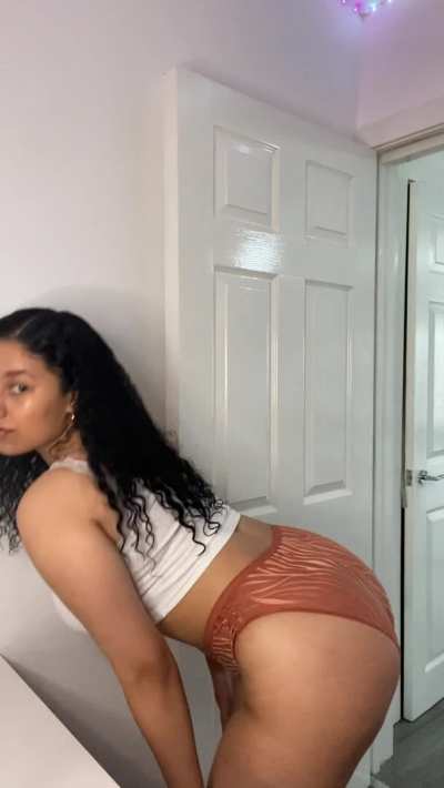Wanted to delete this Post because redditors said i was ugly&hellip; but i like my curves and find it cute🙂