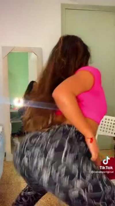 Big Latina Twerk