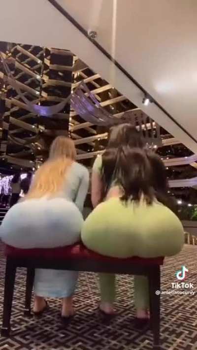 does anyone know who the blonde is in this one?