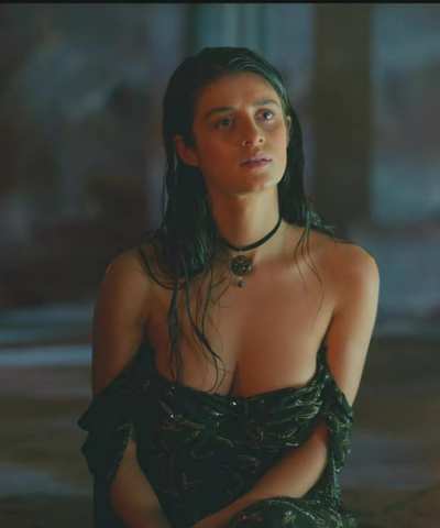 Anya Chalotra ,cleavage