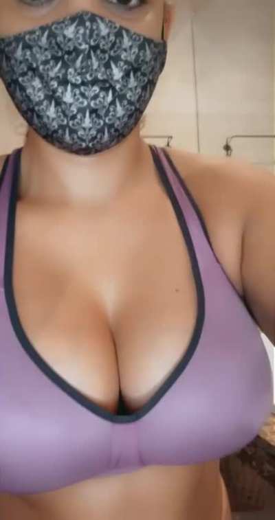 I was to bored to edit the video after my training 🤣 But anyway it&rsquo;s all about big tits and ass so I hope you enjoy that 40y old body 💋