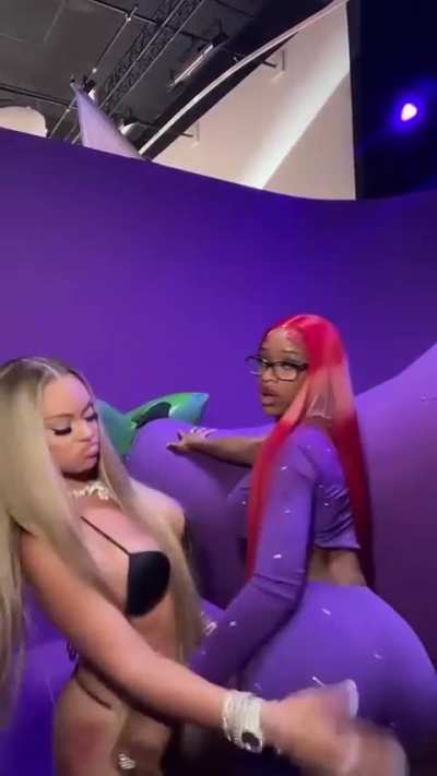 WHOLE LOTTA SEXYY