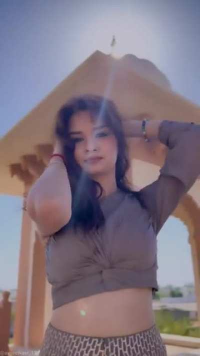 Avneet kaur
