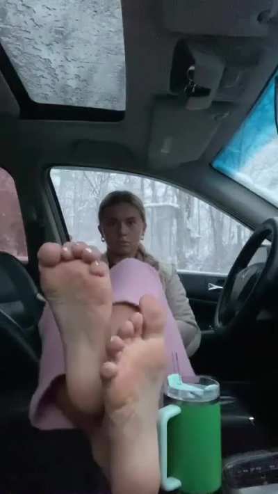 👣