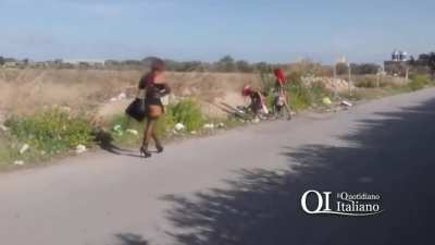 Reportaj cu neveste de rodditori (min 1:00) la training de formare profesionala in occident
