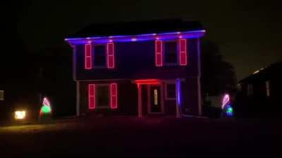 Superfan syncs his Christmas lights to the theme of “The Mandalorian”