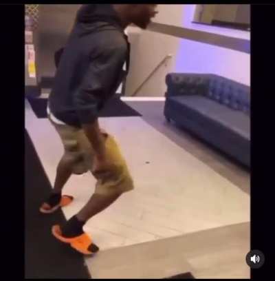 &ldquo;Sir he not even hitting you that hard&rdquo;😂😂😂