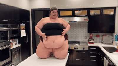 i need someone who will admire my big bellies😉