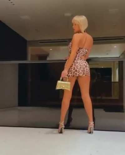 Ass shake 😛😛