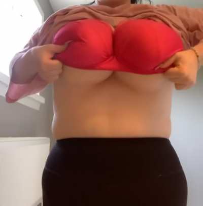 Sub to my OF for exclusive content, daily customs and BG content LINK IN COMMENTS BELOW<wbr>❤️🥰