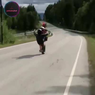 Navigation voice: "turn right"