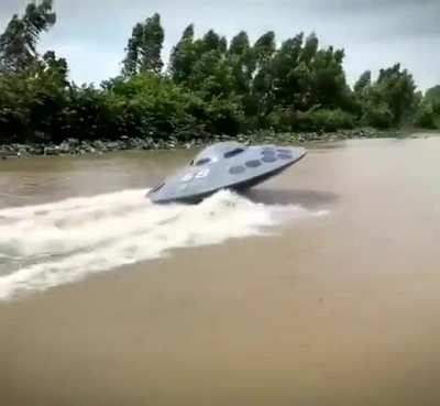 A Vietnamese YouTuber Th&aacute;nh Chế casually launching his UFO shaped boat into the river