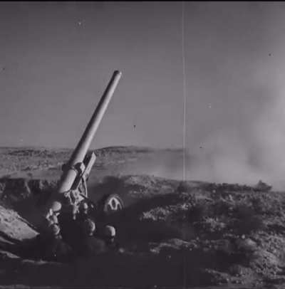 Italian Cannone da 149/40 modello 35 in action (North Africa) 