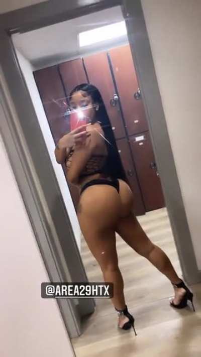 🍑🤳🏻