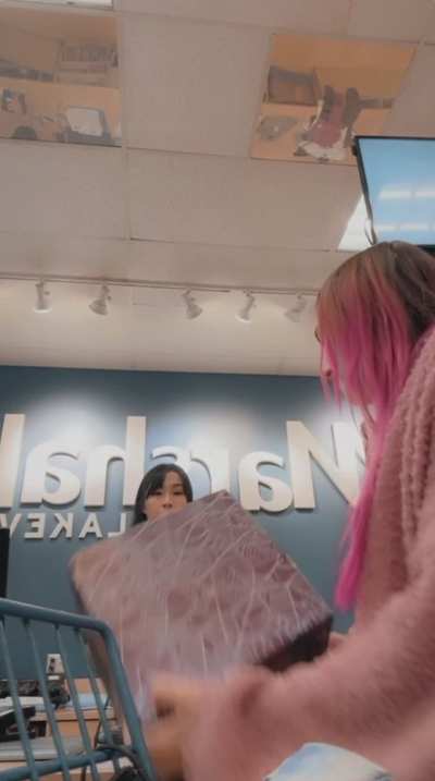 Pretty sure she saw me lol [gif]
