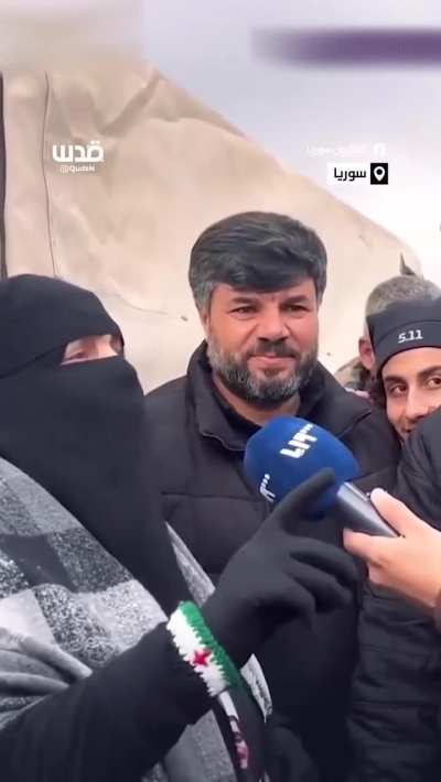 ام الشهداء والدة الشهيد عبد الباسط الساروت فور وصولها لبلدها: "بتخلصوا من سوريا، وبتساندوا فلسطين"