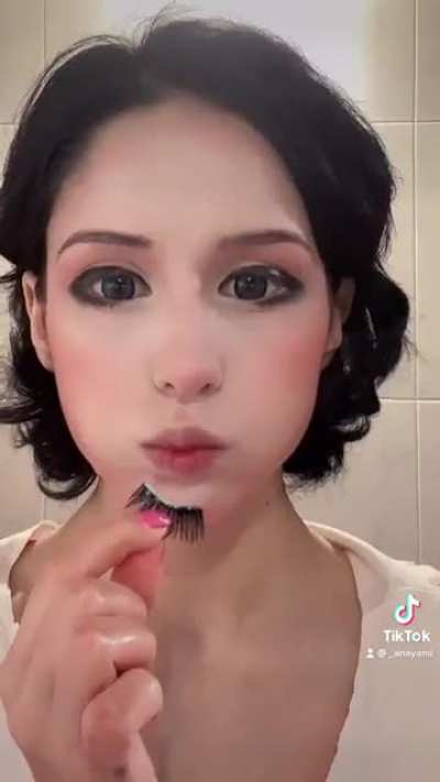 Beofre anyone writes, YES I don&rsquo;t/can&rsquo;t exactly look like her 😆
