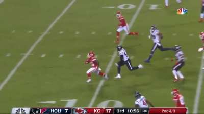 [Highlight] Clive Edwards-Helaire already reaches 100 rushing yards and his first career touchdown on a big run to extend the Chiefs&rsquo; lead!