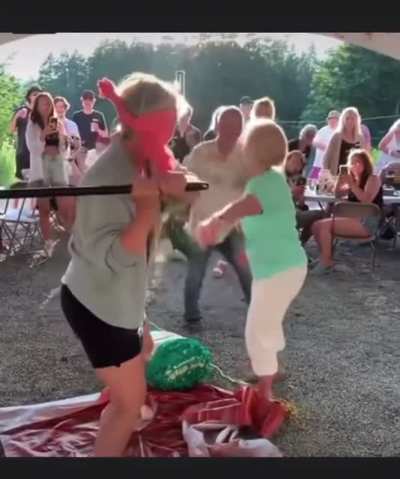 Grandma tries to pick up a pi&ntilde;ata and becomes the pi&ntilde;ata