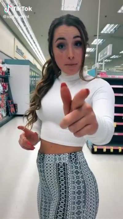 She knows exactly what she&rsquo;s doing 🤤🤤🤤