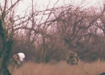 Ukrainian Soldiers get sniped from a distance by Russians 
