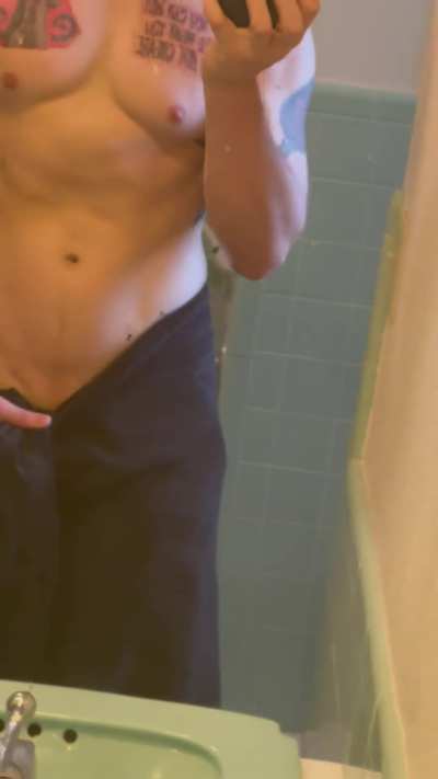 If you sneak into the locker roo[M] I&acirc;ll drop my towel