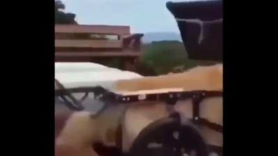 Oh be sandalye kurtuldu son anda i&ccedil;im rahatladı