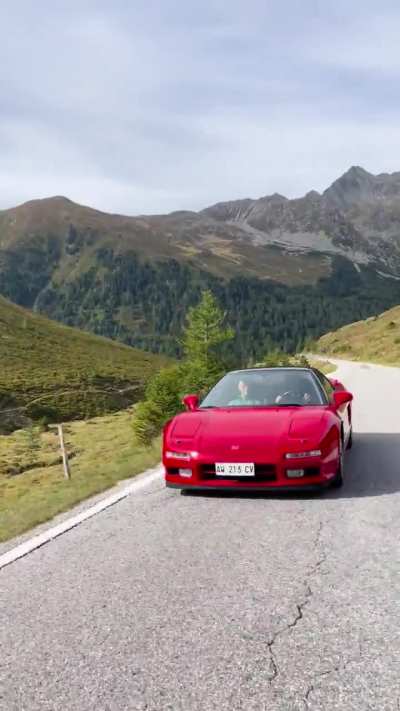 Troppi post di incentivi ed auto nuove, vi lascio una NSX che nelle alpi che abbiamo recentemente filmato per rendere pi&ugrave; carino il feed