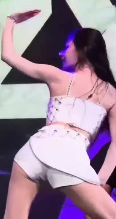 Chaeryeong 🎂🍑