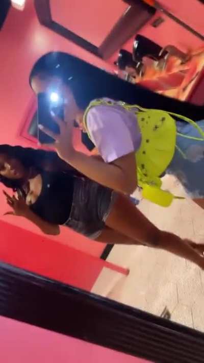 🍑🤳🏽💘