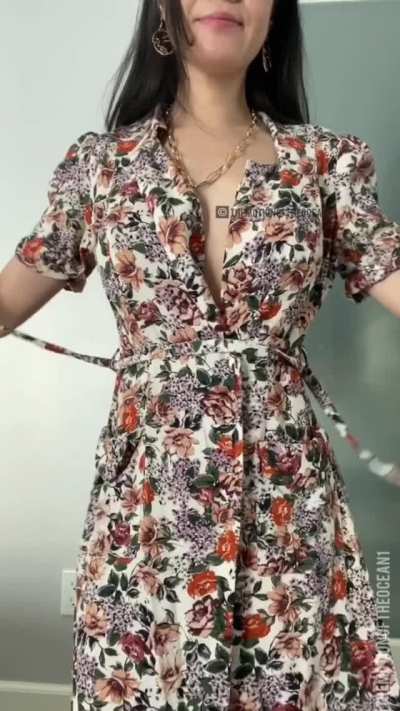 4'11, 93lbs. Do you like the way I strip out of my dress?